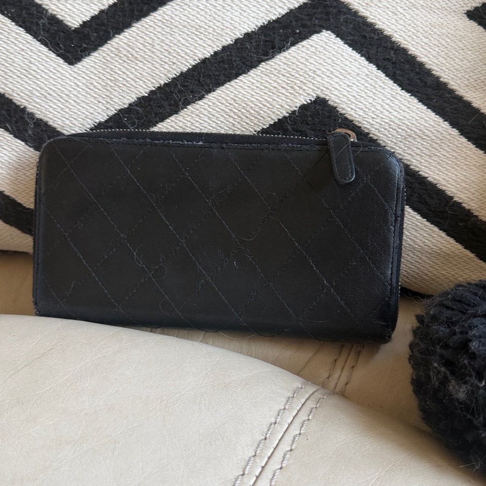 CHANEL Black Quilted Lambskin Zippy Wallet w Serial Numbers - Picture 4 of 11